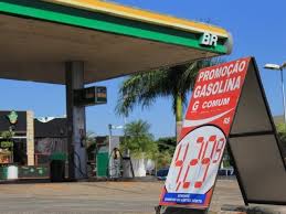 Governo decide criar política de amortecimento de preços de combustíveis